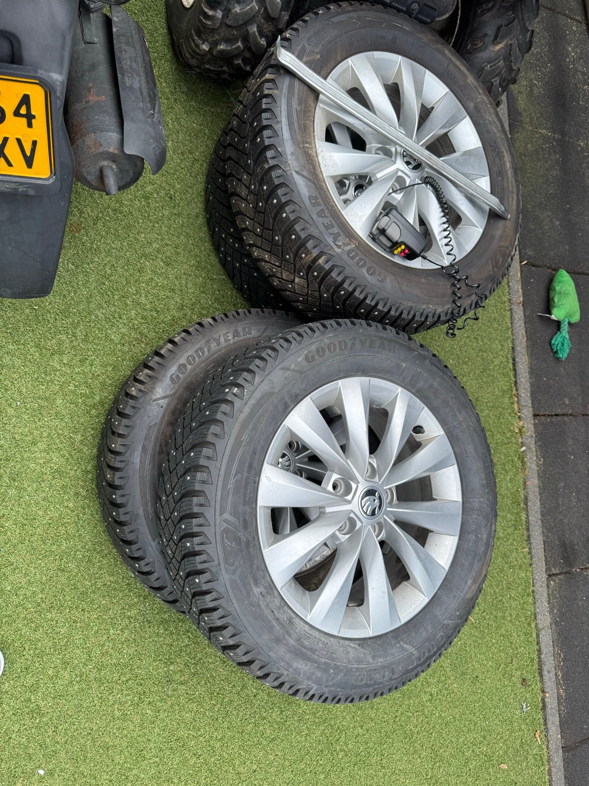 Spike Wielen 215/60R16 NIEUW, Ophalen, Zo goed als nieuw