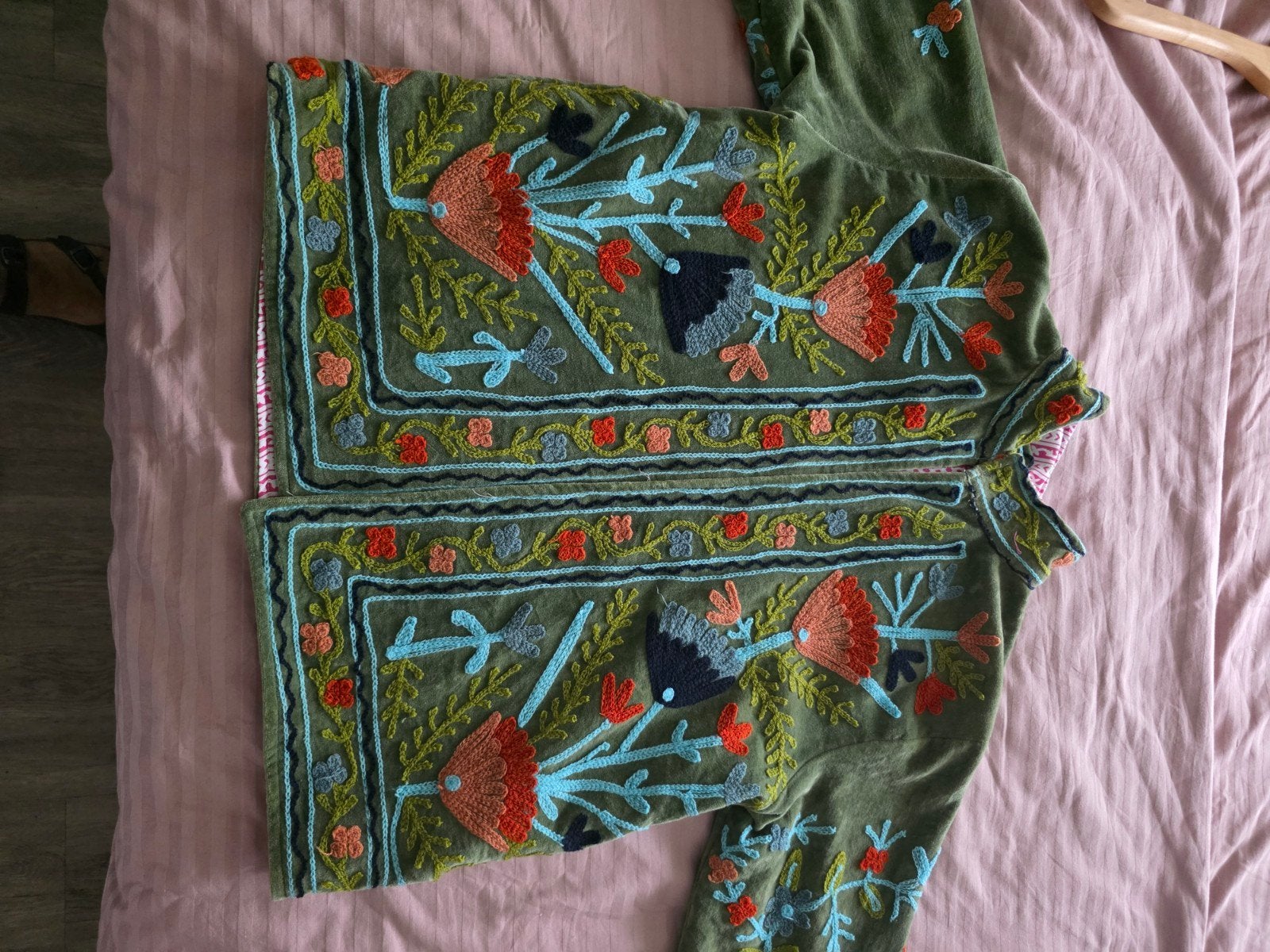 velours groen geborduurd jasje M, Kleding | Dames, Ophalen of Verzenden, Nieuw, Maat 38/40 (M), Groen