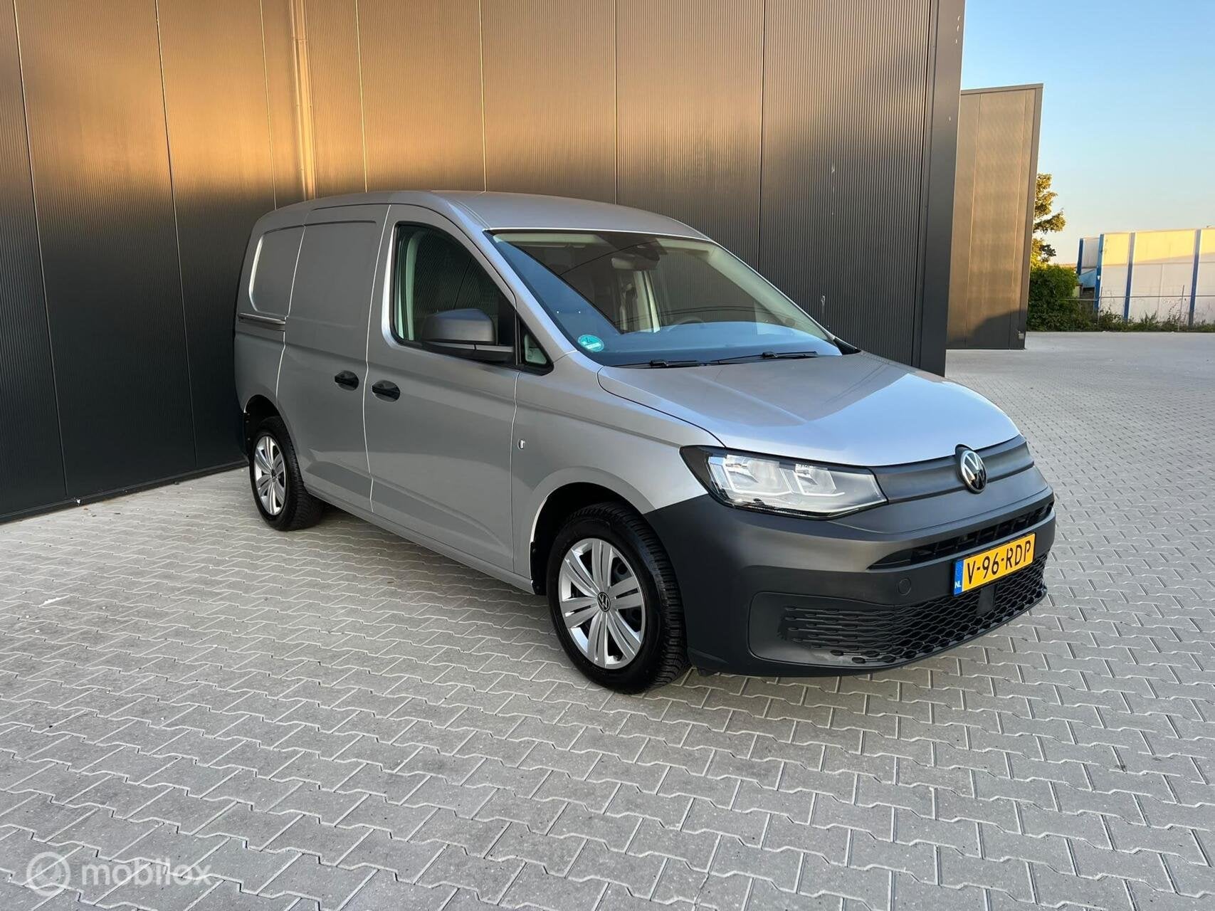 Volkswagen Caddy Cargo 1.5 TSI / AIRCO / PDC / NAVI, Auto's, 4 cilinders, Volkswagen, Bedrijf, Handgeschakeld