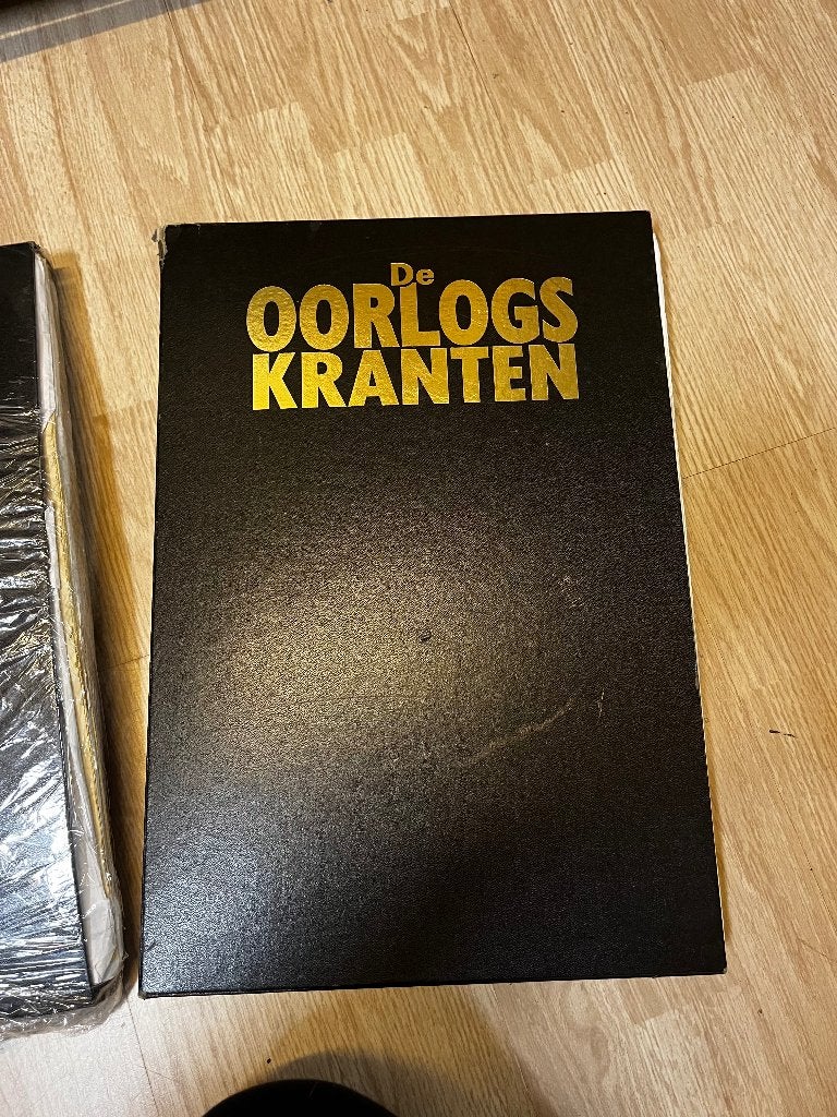 2 verzameldozen met De Oorlogskranten-53 delen, Verzamelen, Ophalen, Nederland, Boek of Tijdschrift