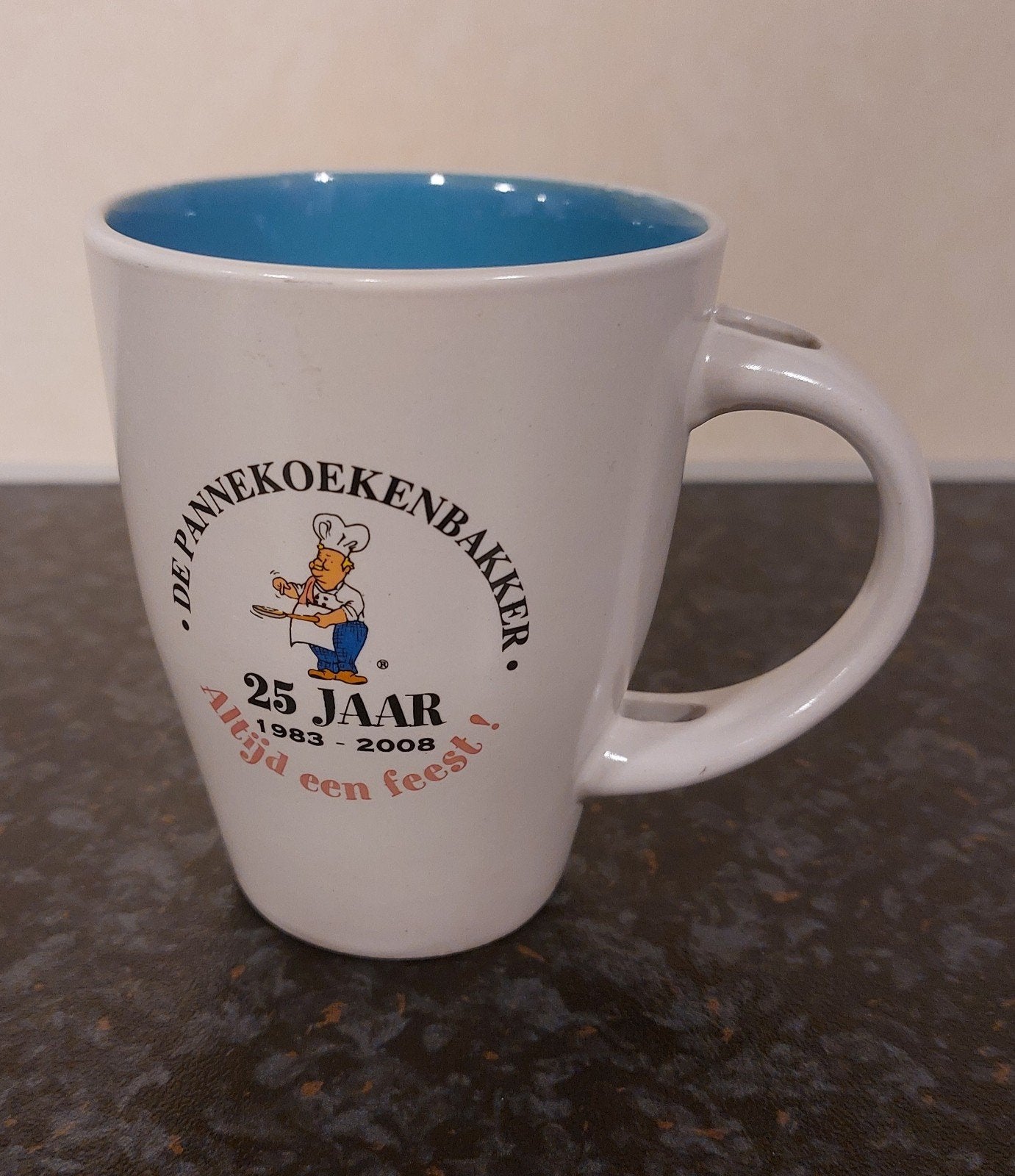 Mok Pannenkoekenbakker 25 jaar, Ophalen of Verzenden, Zo goed als nieuw, Overige stijlen, Kop(pen) en/of Schotel(s)