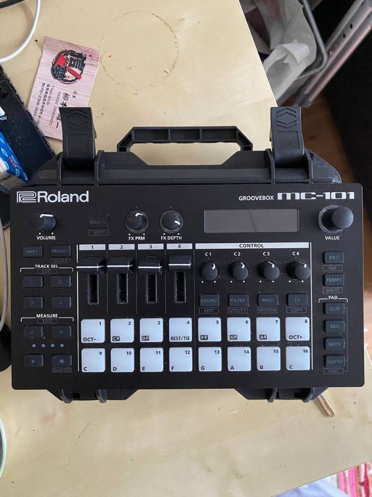 Roland MC101 Brand New, Solo-artiest