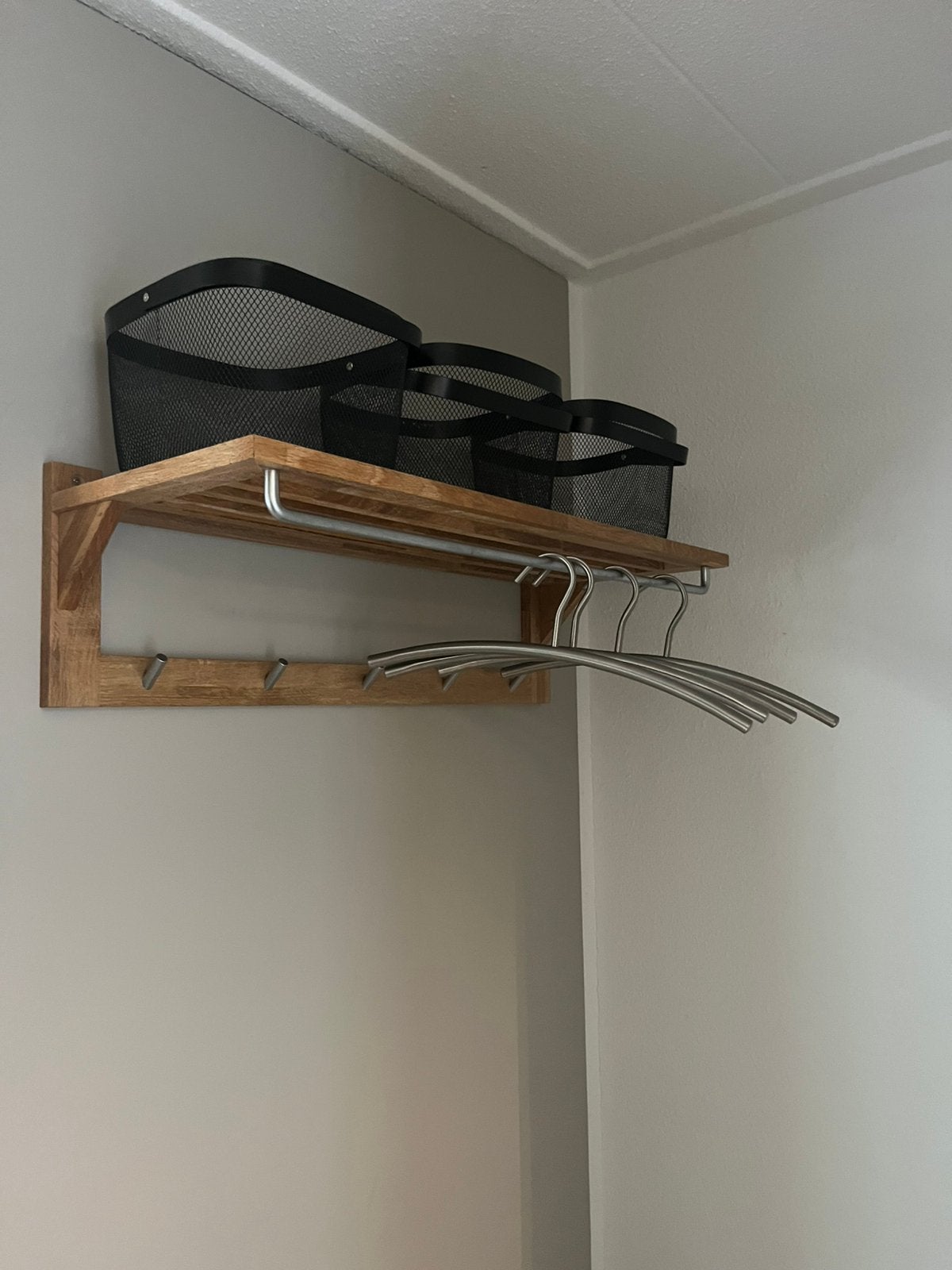 Eiken kapstok met 3 metalen mandjes, Zo goed als nieuw, Minder dan 100 cm, Hout, Ophalen
