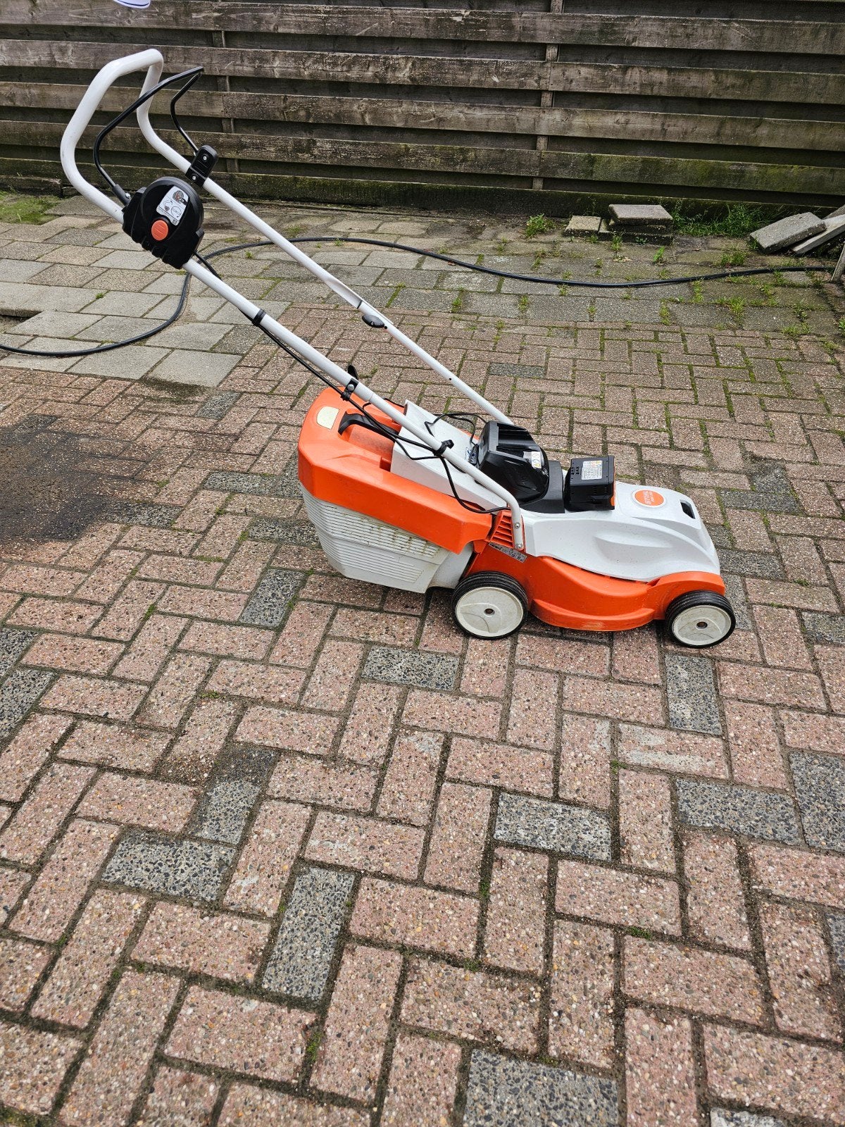 Stihl RMA 235 Accu Grasmaaier met Accu en Lader, Ophalen, Cirkelmaaier, Stihl, Accu-grasmaaier