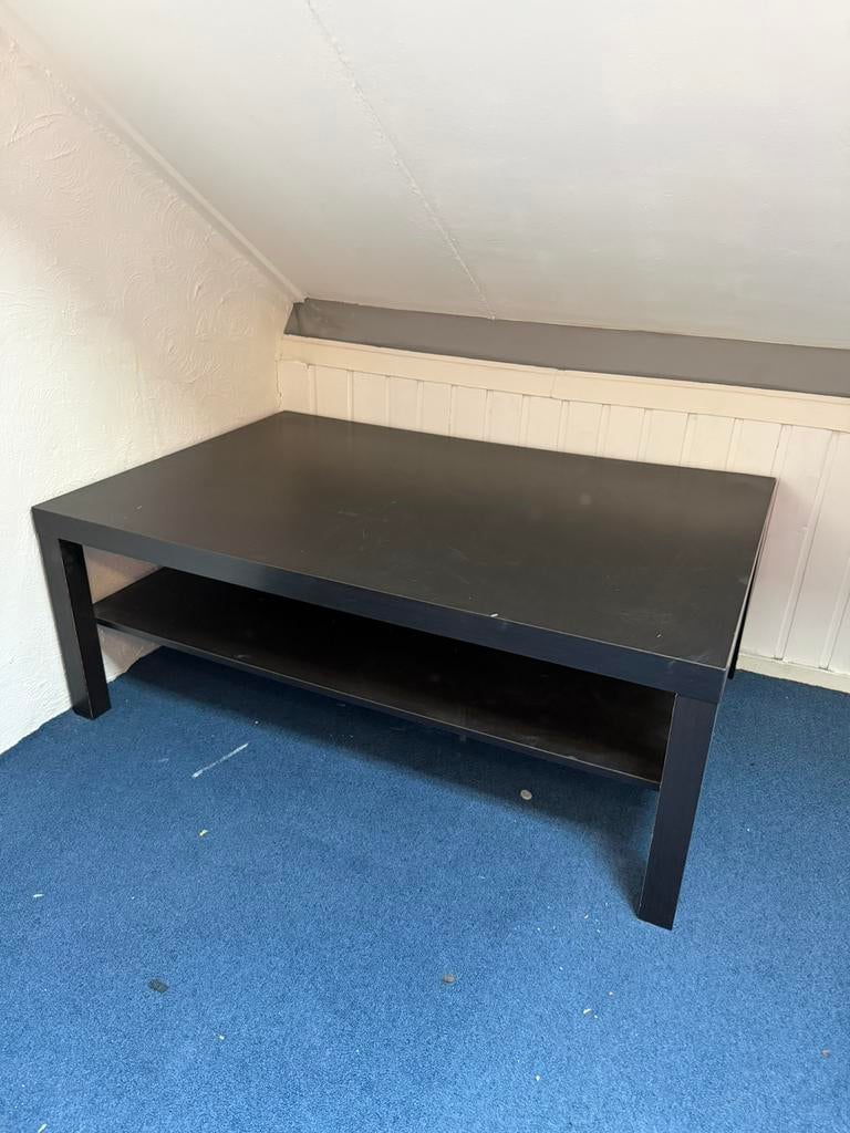 Salontafel zwart met gebruiks sporen, Ophalen, 100 tot 150 cm, 50 tot 100 cm, Zo goed als nieuw
