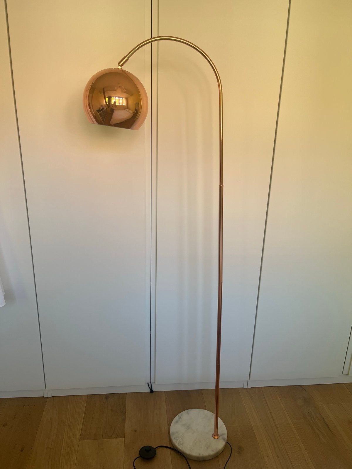 Made vloerlamp met marmeren voet en koperen kap, Ophalen, Gebruikt, E27 (groot), Metaal