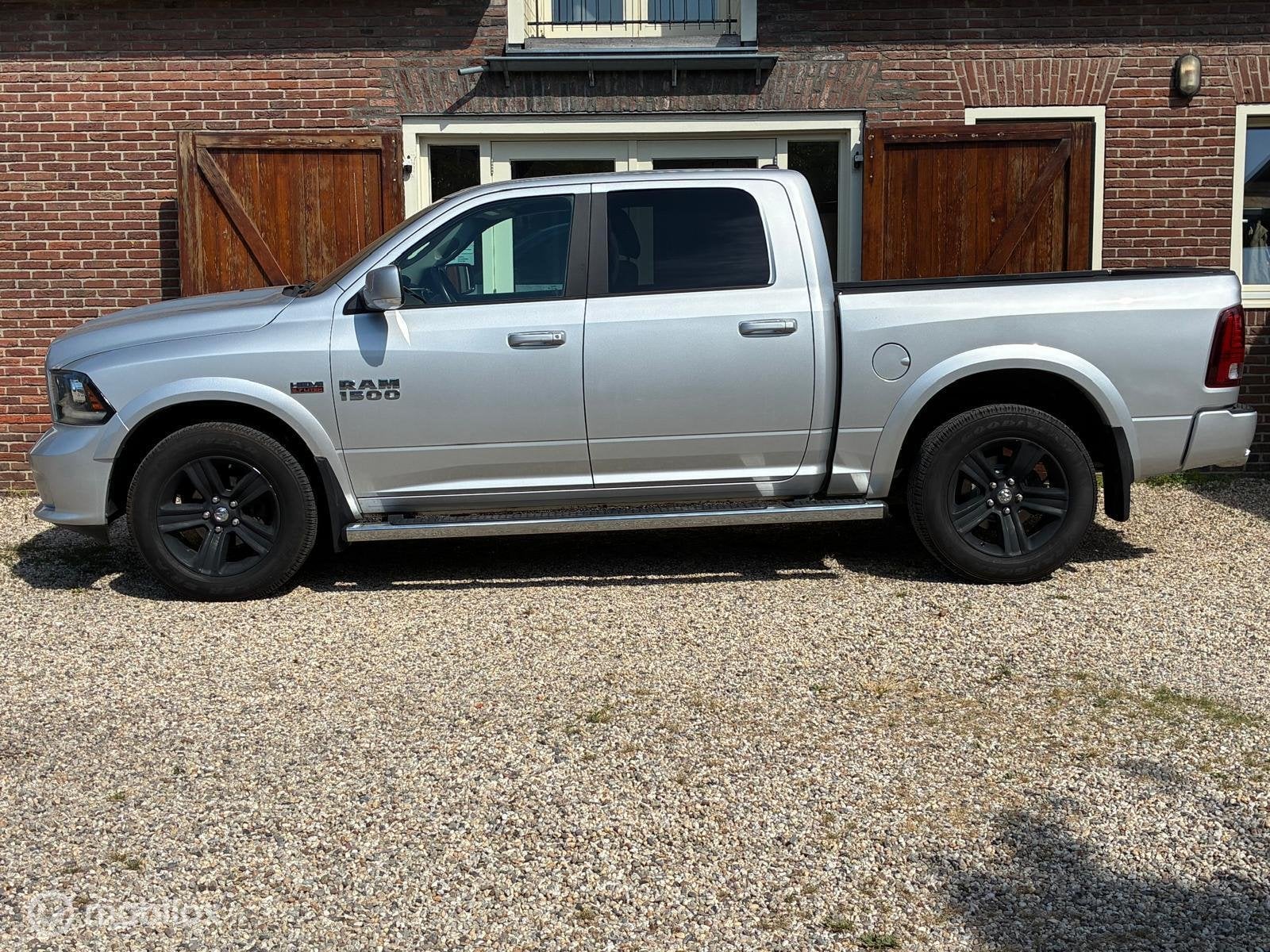Dodge Ram 1500 4X4 5.7 V8 4x4 Crew Cab 5'7, Auto's, Automaat, Gebruikt, 5654 cc, Leder en Stof