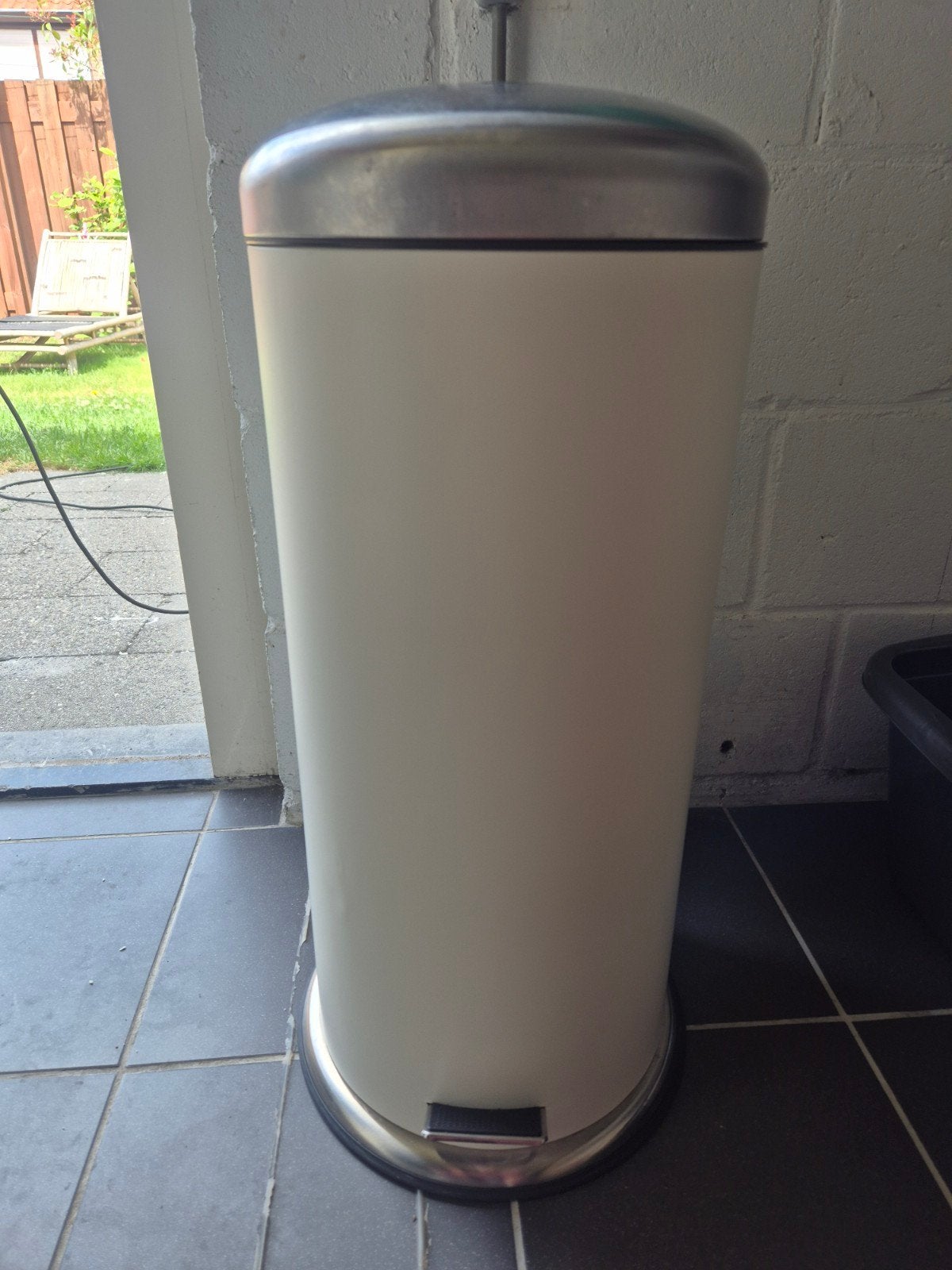 IKEA Mjosa pedaalemmer - 30 liter - Crème/RVS, Ophalen, Gebruikt, Rvs, 50 tot 75 cm