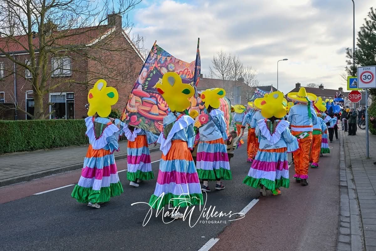24 zelfgemaakte carnavalspakken thema Mexico, Ophalen of Verzenden, Gedragen, Carnaval, Kleding