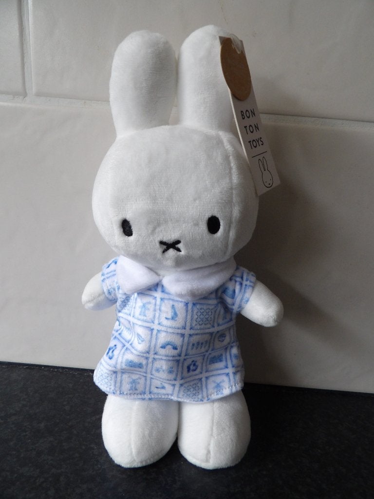 Nieuw met kaartjes Nijntje knuffel Delft Blue Dress 24 cm, Nijntje, Ophalen of Verzenden, Middelgroot (20 tot 80 cm), Konijn