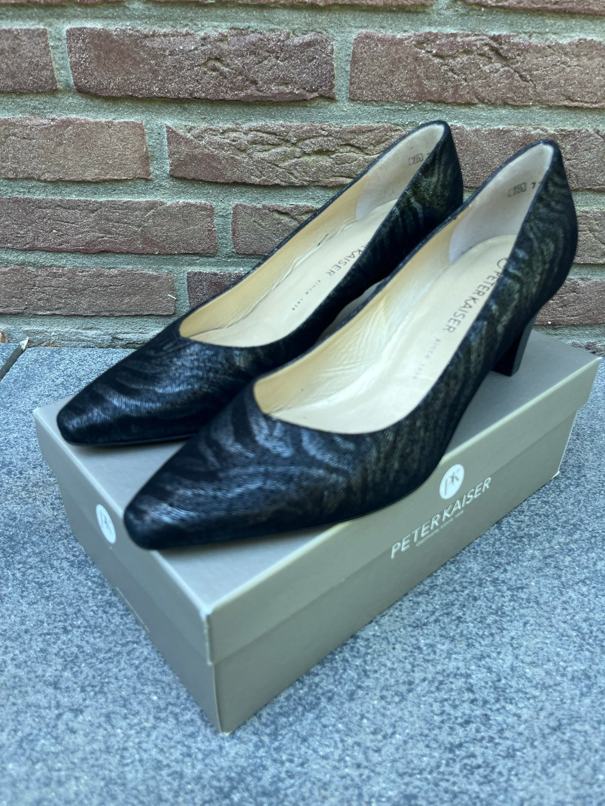 Zwarte Peter Kaiser Pumps met hoge hak - maat 7,5, Kleding | Dames, Schoenen, Ophalen of Verzenden, Zo goed als nieuw, Zwart, Pumps