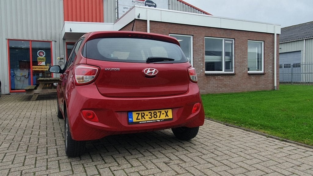 Foto 5 van Hyundai i10 1.0 5 DRS AUT 2014 Rood