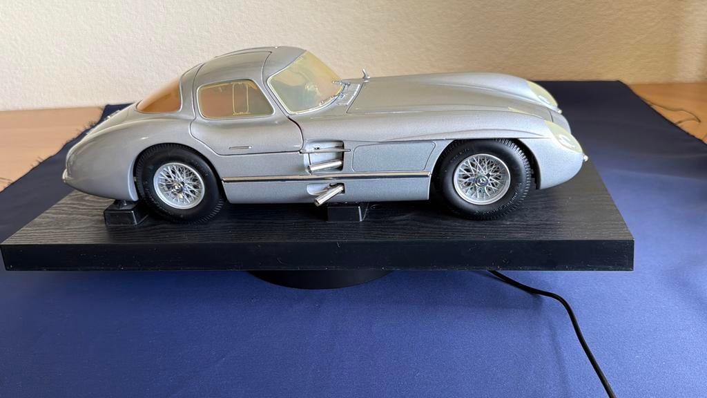 Mercedes 300 SLR Uhlenhaut 1:18 Revell Zilverpijl Modelauto, Ophalen of Verzenden, Zo goed als nieuw, Auto, Revell