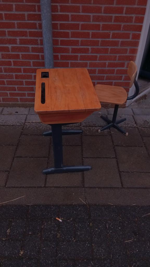 Klassieke kinder school tafeltje met krukje lengte 65 bij 60, Ophalen of Verzenden, Gebruikt, Tafel(s) en Stoel(en)
