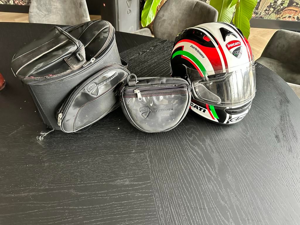 Ducati helm en tanktas - Los of samen te koop, Motoren, Ophalen, Arai, Heren, Integraalhelm