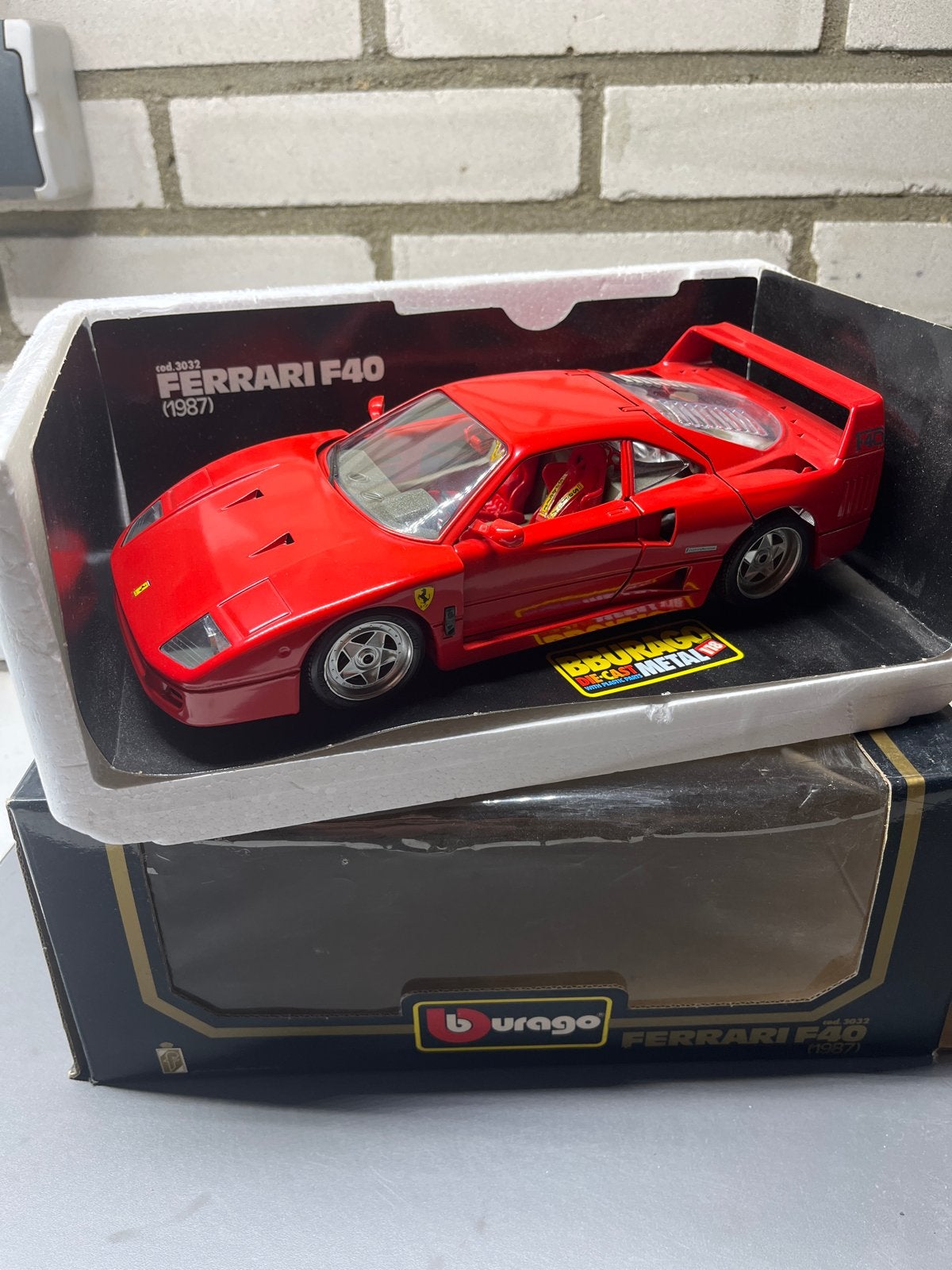 GEEN HOOFDPRIJS Burago Ferrari F40  1987) Die-Cast 1:18, Hobby en Vrije tijd, Modelauto's | 1:18, Ophalen of Verzenden, Zo goed als nieuw