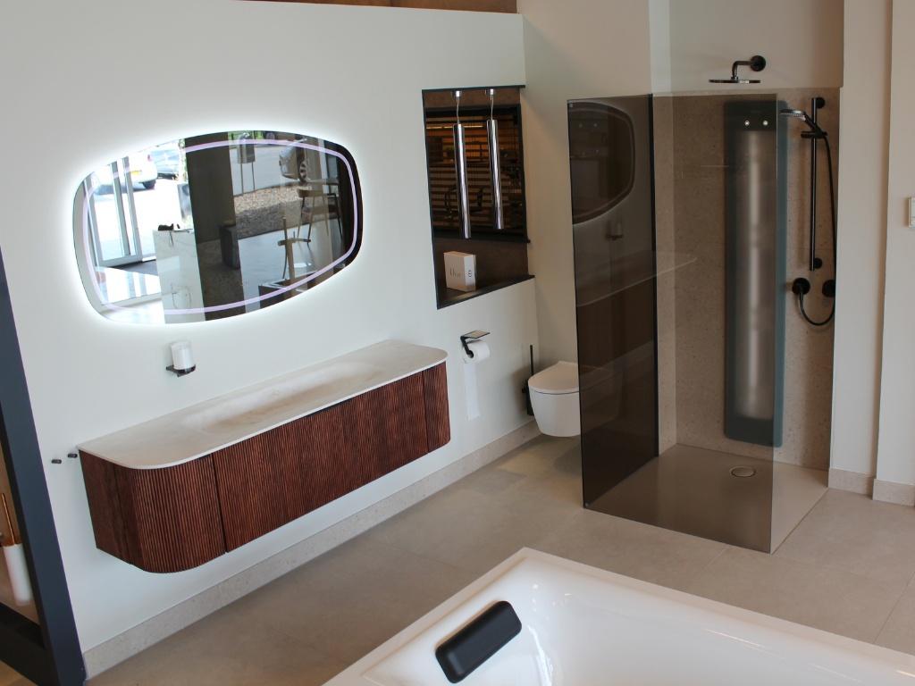 MB17  Exclusieve showroom badkamer met wellness, Huis en Inrichting, Badkamer | Complete badkamers, Ophalen, Onbekend, Nieuw, Met douche
