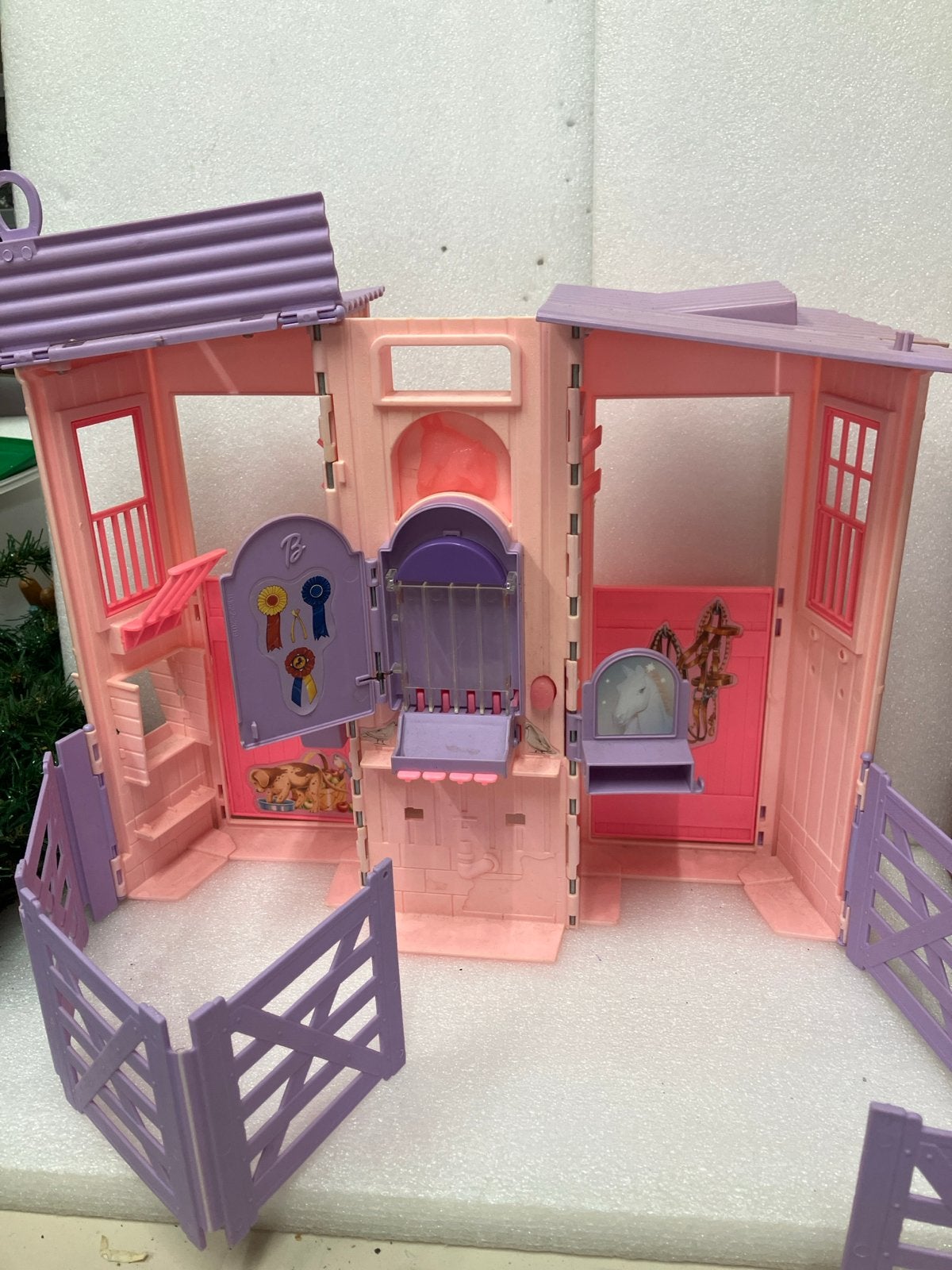 Barbie paardenstal roze en paars, Ophalen of Verzenden, Barbie