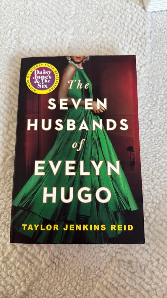 The seven husbands of Evelyn Hugo, Ophalen, Zo goed als nieuw, Fictie