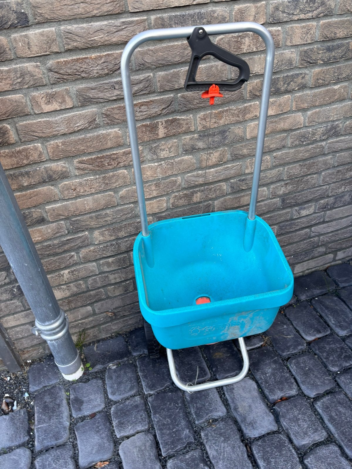 Handige strooiwagen voor zaad en mest, Ophalen of Verzenden, Gebruikt