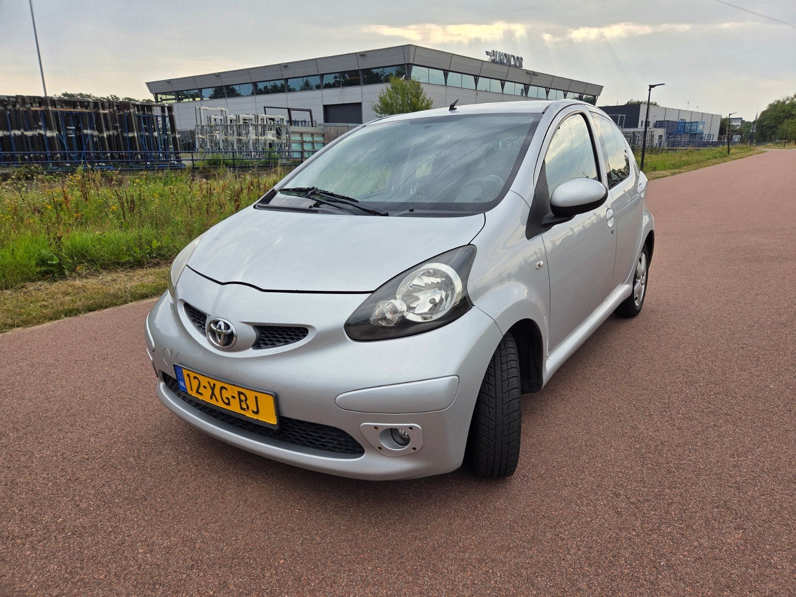 Toyota Aygo 1.0 12V Vvt-i 5DRS 2007 Grijs, Auto's, Toyota, Voorwielaandrijving, 4 stoelen, 68 pk, Origineel Nederlands