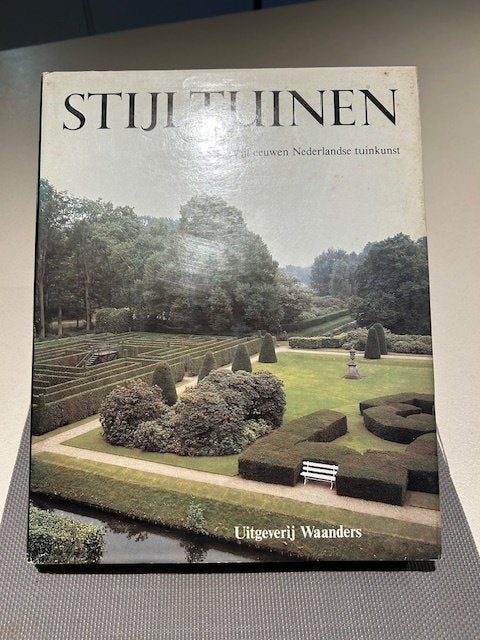 Stijltuinen: vijf eeuwen Nederlandse tuinkunst, Boeken, Ophalen of Verzenden, Zo goed als nieuw, Tuinieren en Tuinplanten