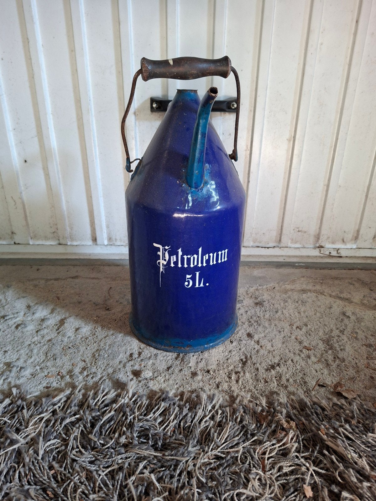 Oude geëmailleerde petroleumkan, Ophalen of Verzenden