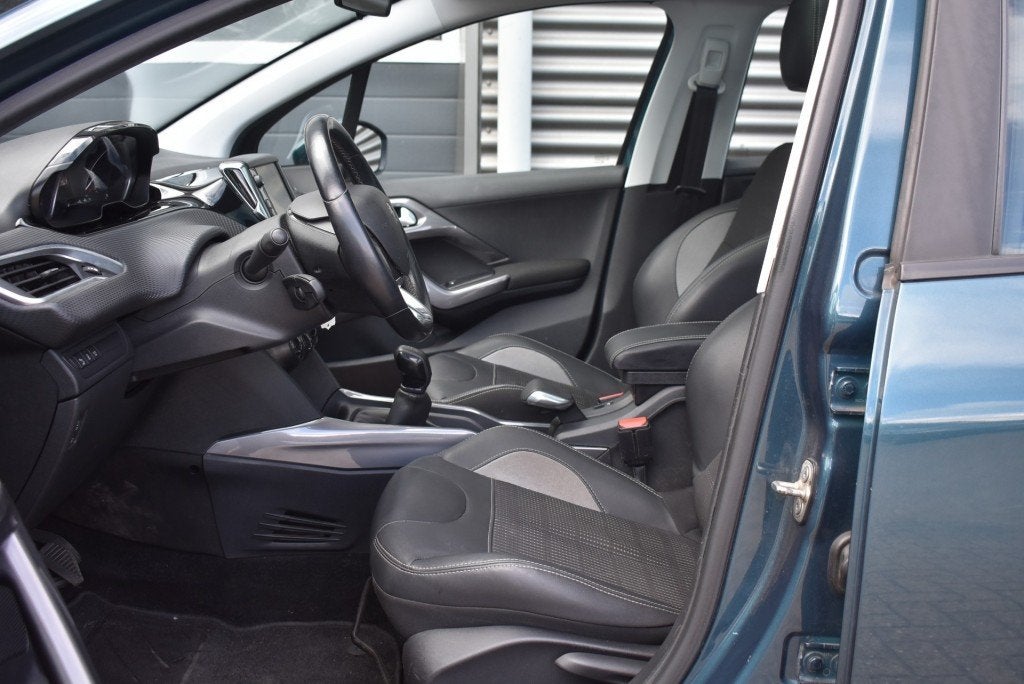 Peugeot 2008 1.2 PURET. BLUE LION / CARPLAY / PANO DAK, Auto's, Peugeot, Euro 6, 1199 cc, Bedrijf, Handgeschakeld