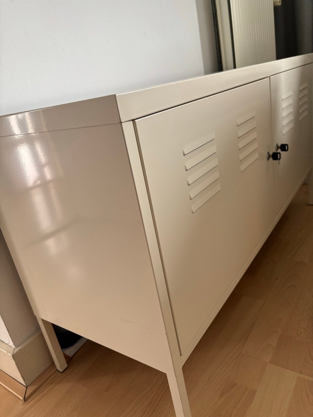 IKEA metalen kastje met twee afsluitbare deuren, Huis en Inrichting, Kasten | Overige, Ophalen, Gebruikt
