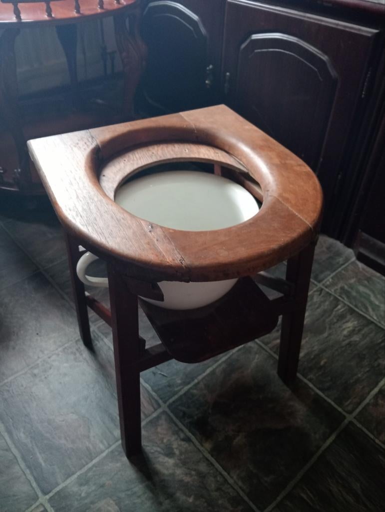Antieke po-stoel, Ophalen