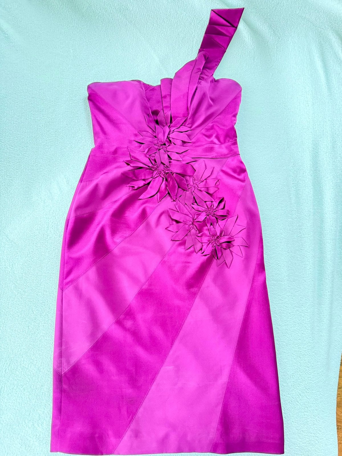 Karen Millen fuchsia jurk met 3D bloemen maat 38, Maat 38/40 (M), Cocktailjurk, Ophalen of Verzenden, Zo goed als nieuw