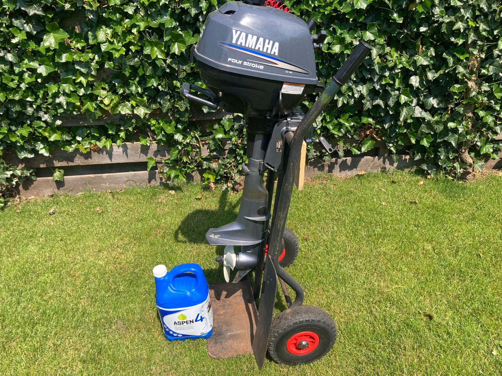 Yamaha 2,5 pk viertak, Watersport en Boten, Boottrailers, Zo goed als nieuw, Overige typen, Minder dan 6 meter, Met rollen, Ophalen