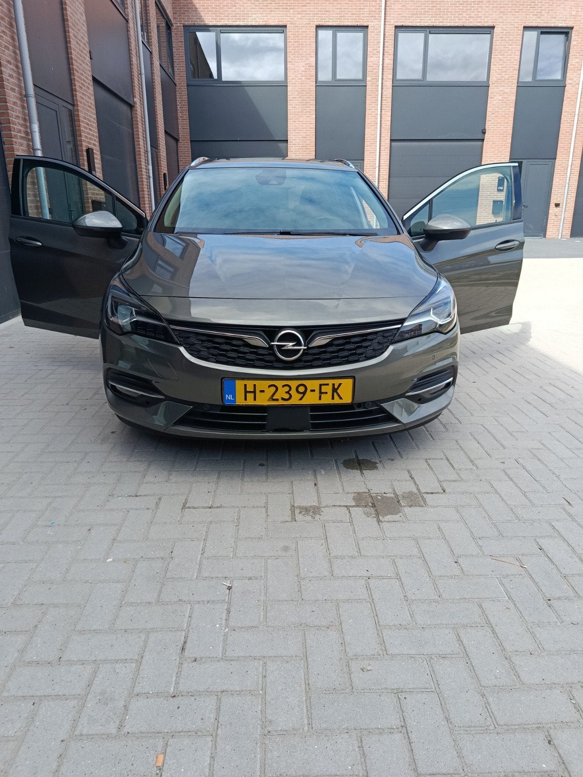 Opel Astra 1.4 Turbo 145pk Start/stop Aut 2021 Grijs, Auto's, 145 pk, Leder en Stof, Origineel Nederlands, Grijs