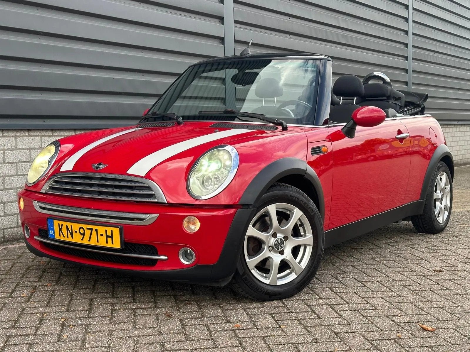 Mini Mini Cabrio 1.6 Cooper Pepper xenon PDC, Voorwielaandrijving, Gebruikt, Zwart, 4 cilinders