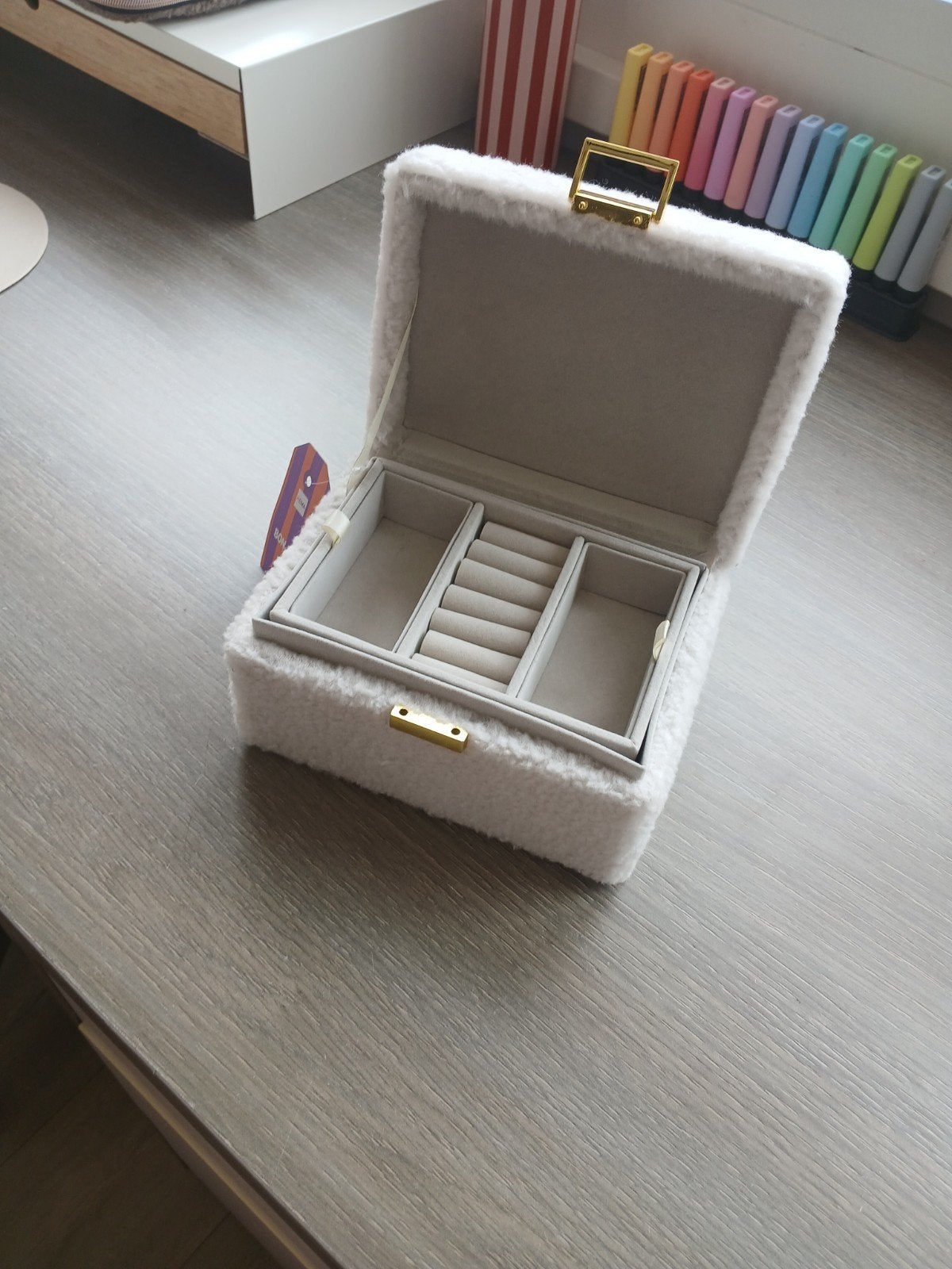 Hema Sieradendoosje - Wit Teddy Stof, Sieraden, Tassen en Uiterlijk, Beautycases, Ophalen, Wit, Nieuw, Met slot