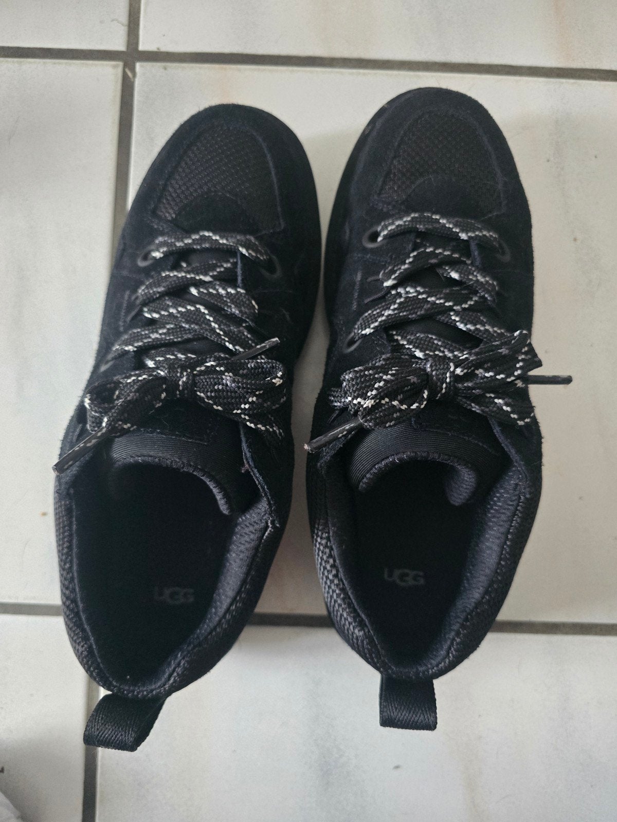 Ugg lowmel, Ophalen, Zo goed als nieuw, Zwart
