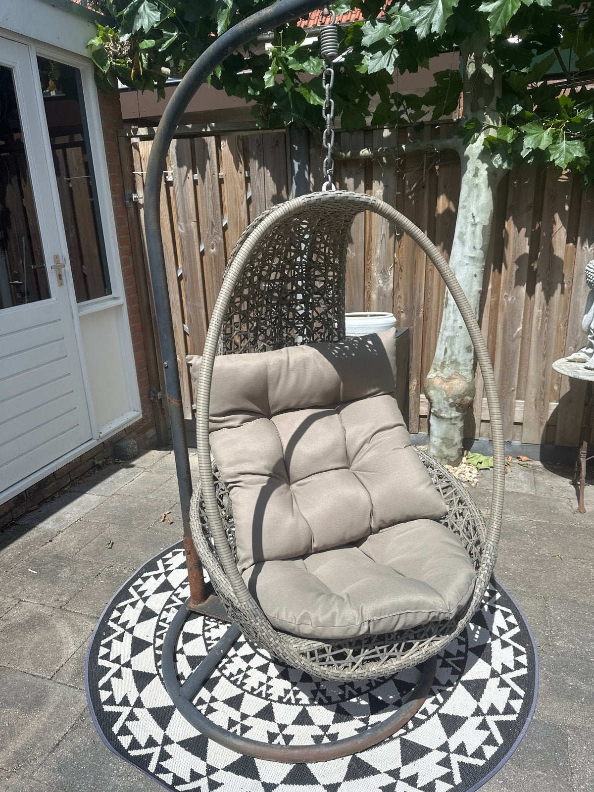 Hangstoel met standaard en kussen, Ophalen, Gebruikt, Wicker
