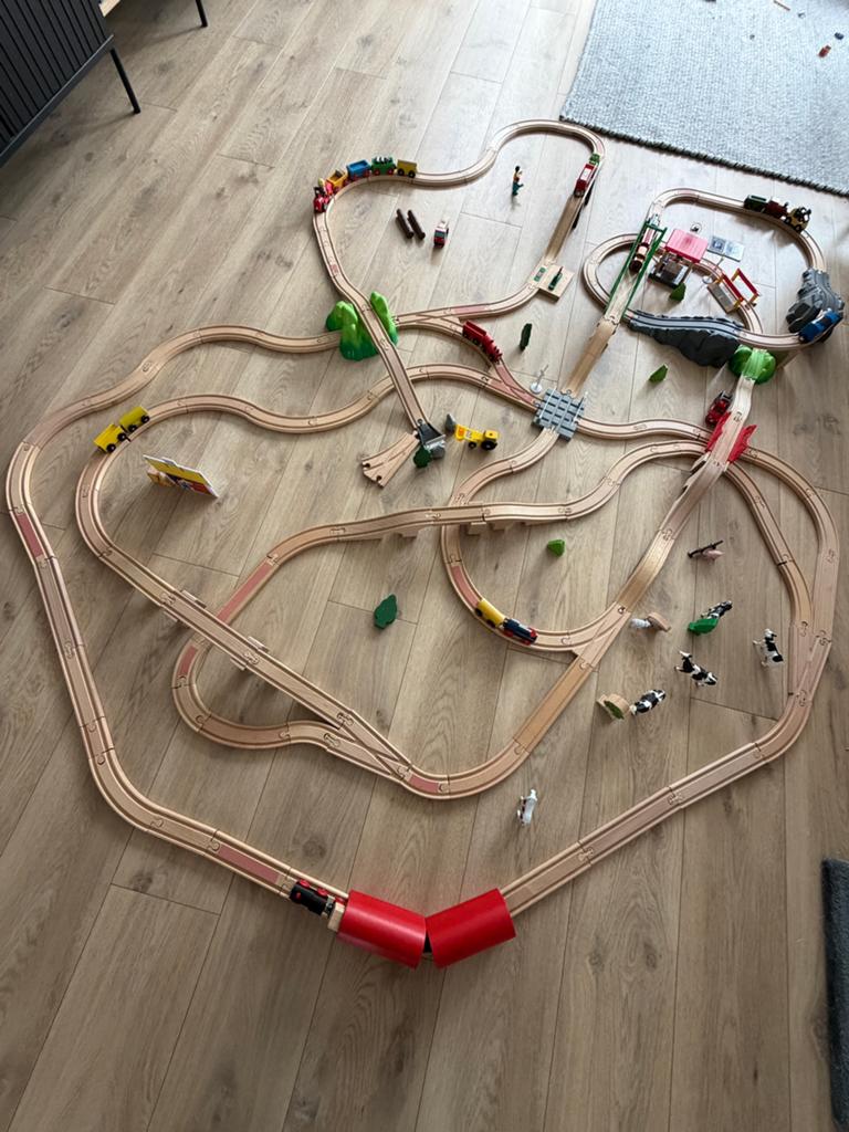 Brio treinspoor, 2 bakken, wissels, bochten, Ophalen, Gebruikt, Overige typen