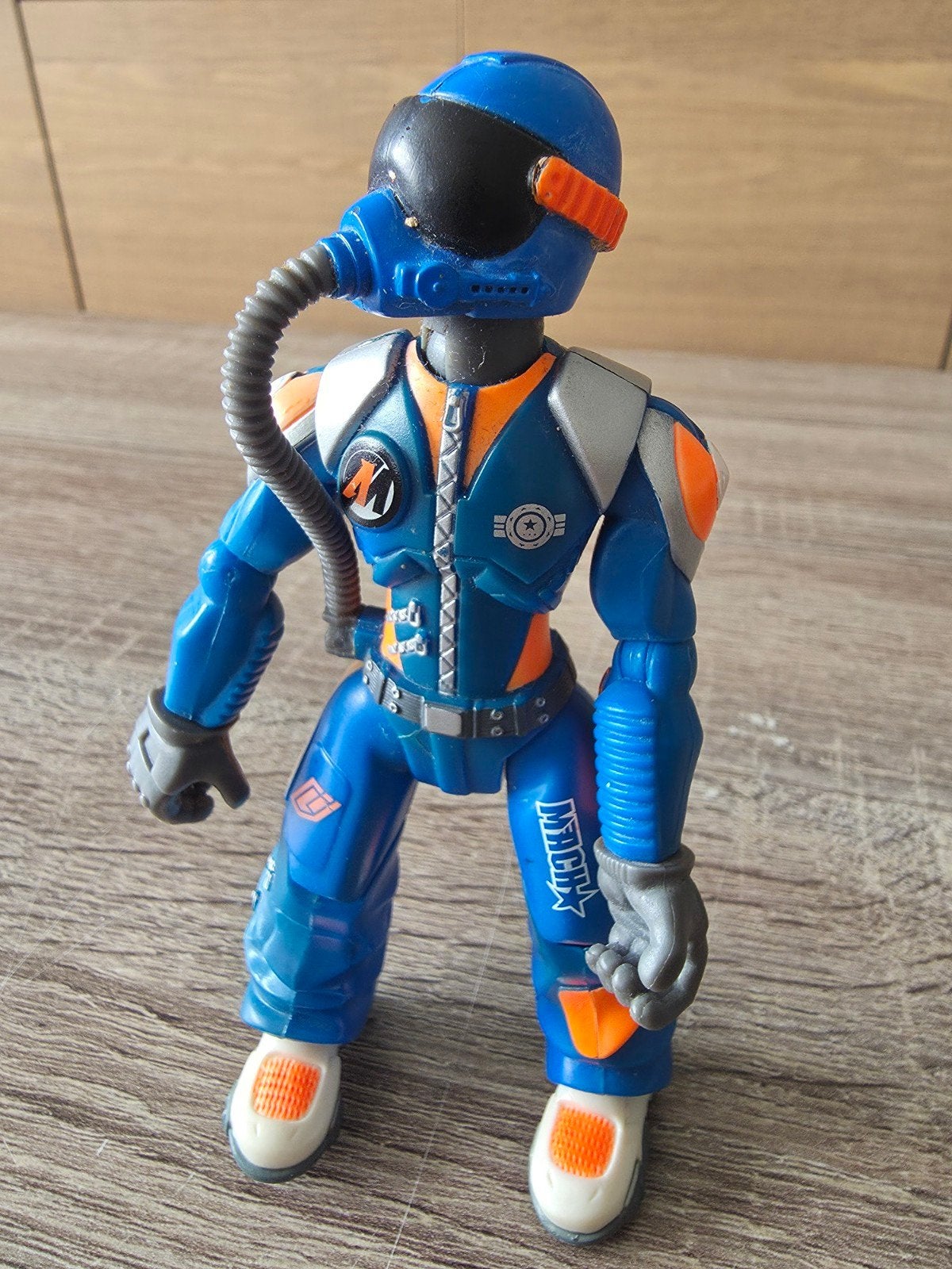 Actiefiguur poppetje blauw/oranje met helm, Ophalen of Verzenden, Gebruikt