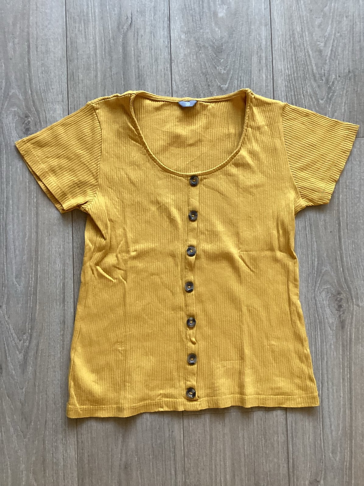 Mosterdgeel shirt met knopen maat 38 van Wibra, Kleding | Dames, Maat 38/40 (M), Geel, Ophalen of Verzenden, Zo goed als nieuw