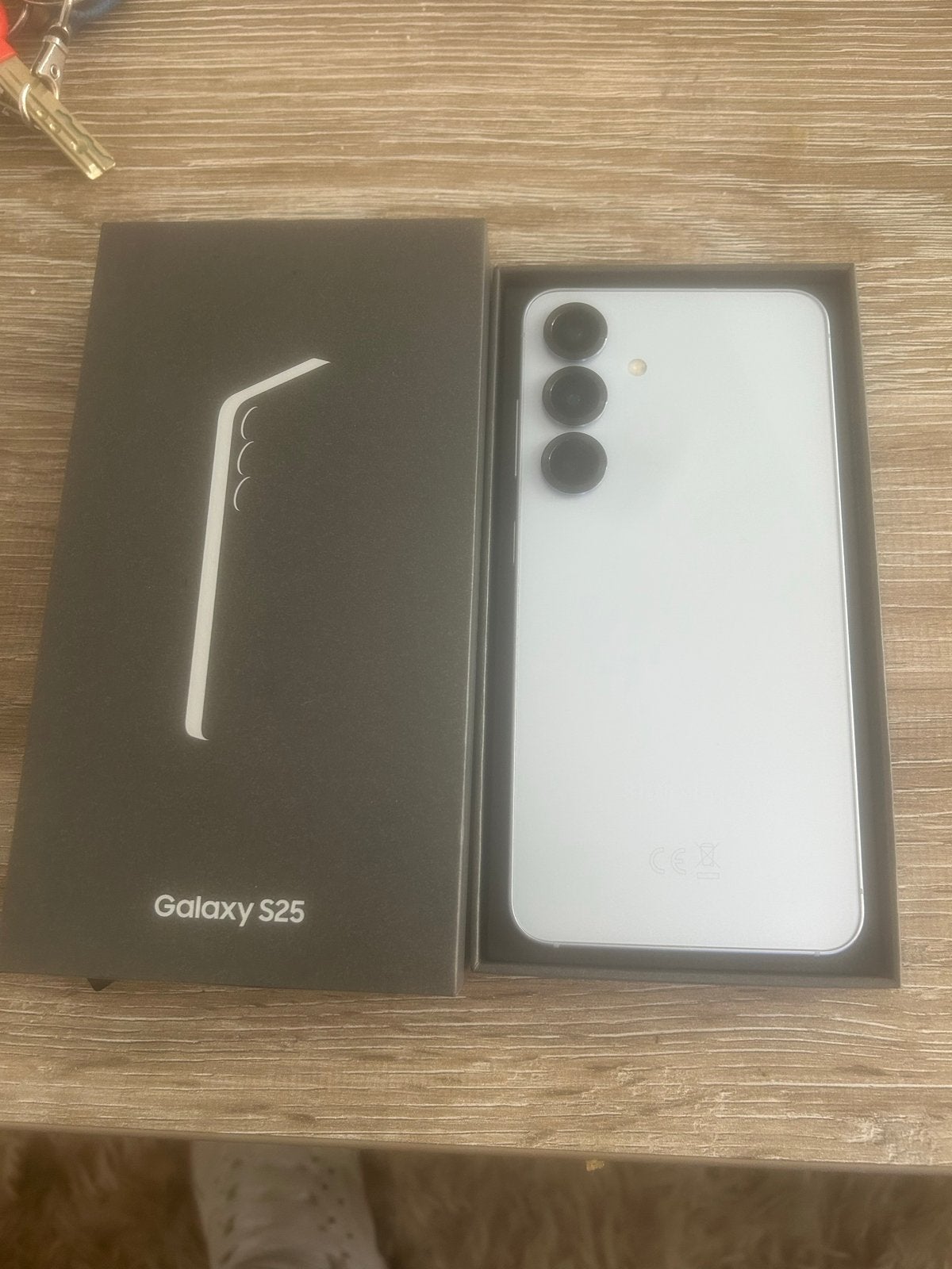 Foto 4 van Samsung Galaxy S25 128GB Wit - Zo goed als nieuw