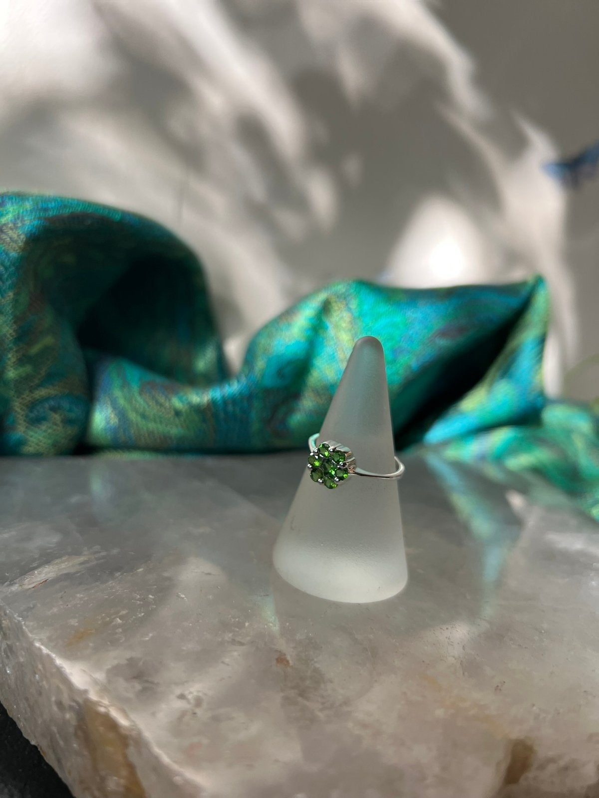 Diopsiet chroomdiopsiet bloem beschermt geluk welvaart, Sieraden, Tassen en Uiterlijk, Ringen, Nieuw, Ophalen of Verzenden, 17 tot 18