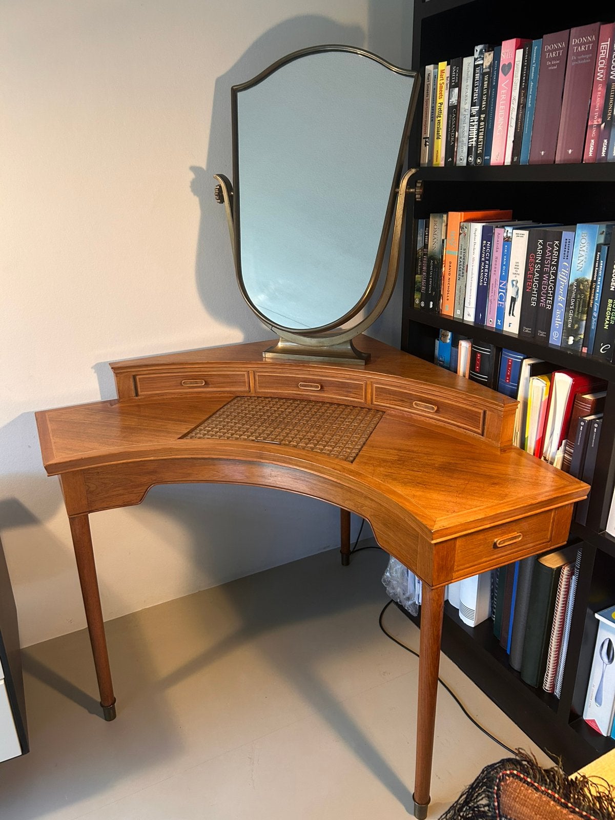 Antieke (hoek) kaptafel met bronzen spiegel, Huis en Inrichting, Ophalen, Gebruikt, 50 tot 100 cm, Minder dan 100 cm