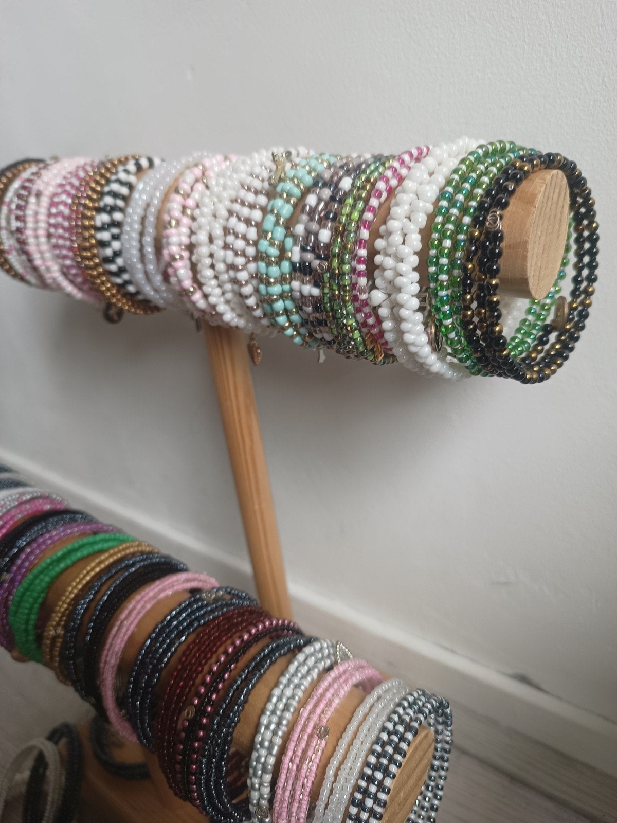 Partij van 45 armbandjes, Sieraden, Tassen en Uiterlijk, Ophalen of Verzenden, Nieuw, Overige kleuren, Overige materialen