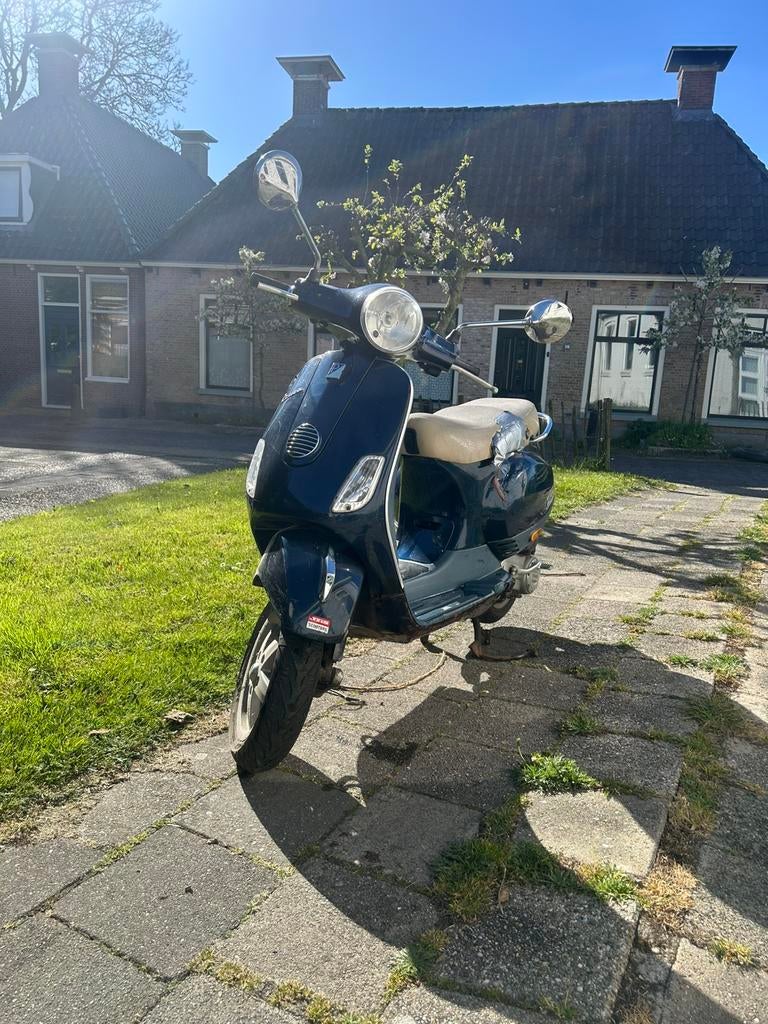 Vespa lx 50 loopt maar project, Fietsen en Brommers, Snorfietsen en Snorscooters, Gebruikt, Vespa, Benzine, Ophalen
