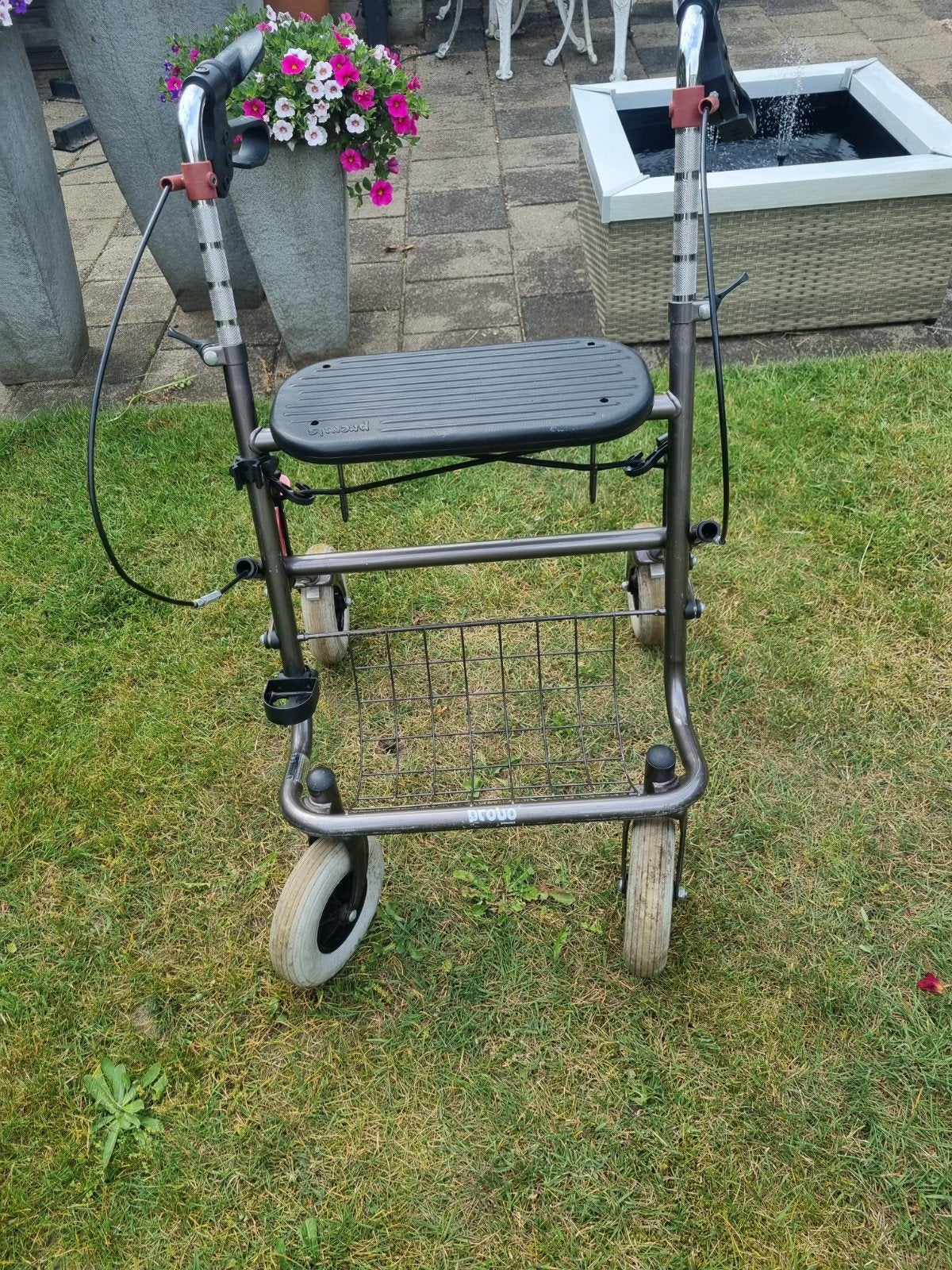 Rollator, loopt licht, Ophalen, Gebruikt