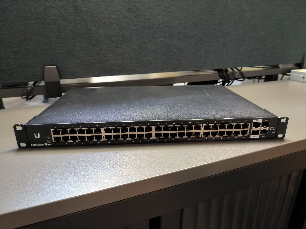 Ubiquiti EdgeSwitch 48 Lite, Computers en Software, Netwerk switches, Zo goed als nieuw, Ophalen of Verzenden