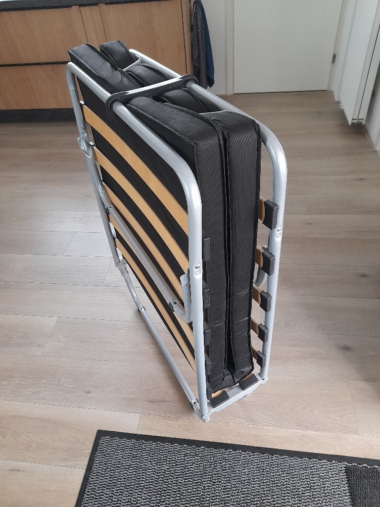 Inklapbaar logeerbed, Ophalen, Eenpersoons, 190 cm of minder, Zo goed als nieuw