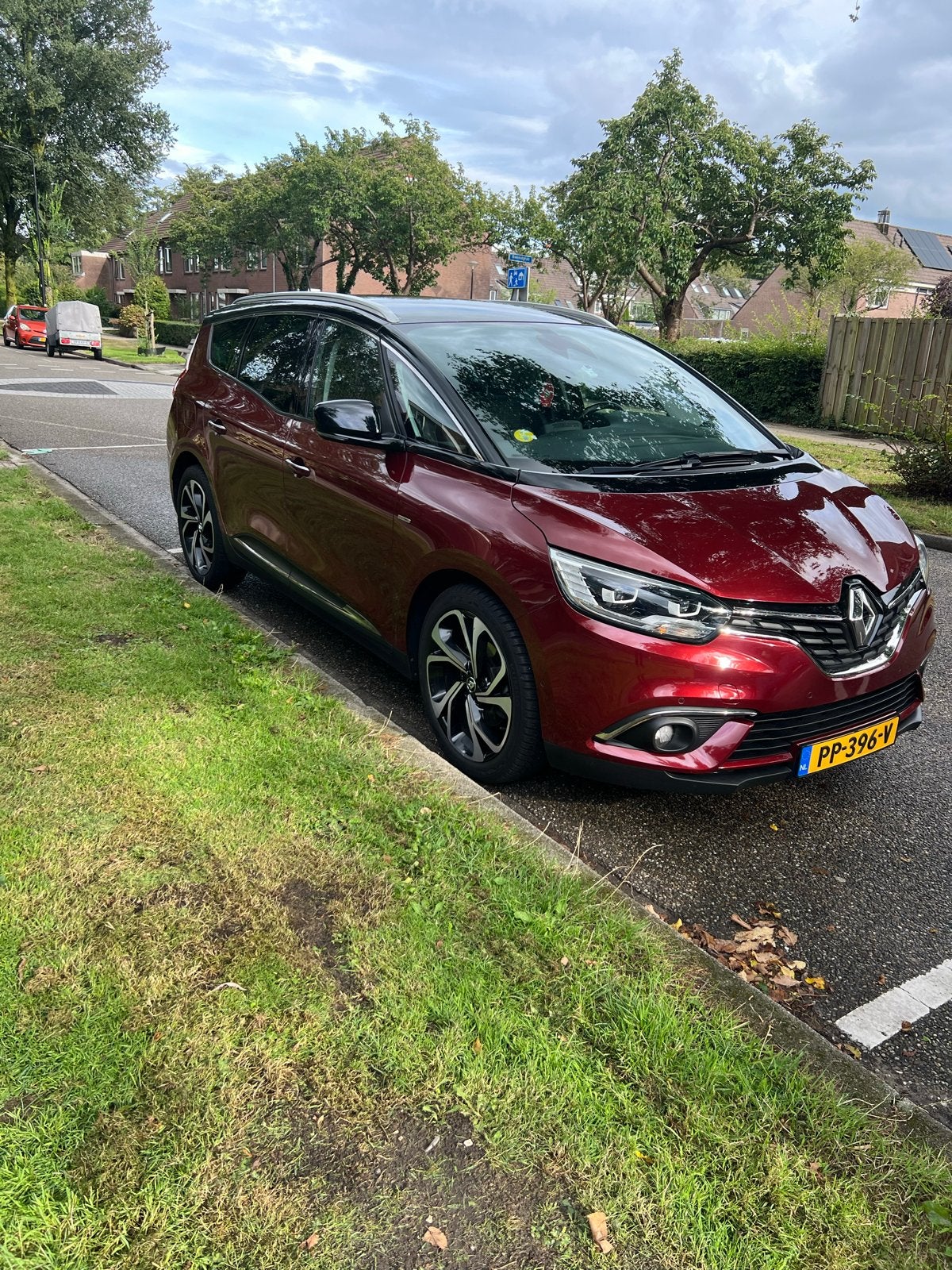 Renault Grand Scenic 1.6 Energy dCi 160pk EDC 2017  Rood, 4 cilinders, 1850 kg, 160 pk, Leder en Stof