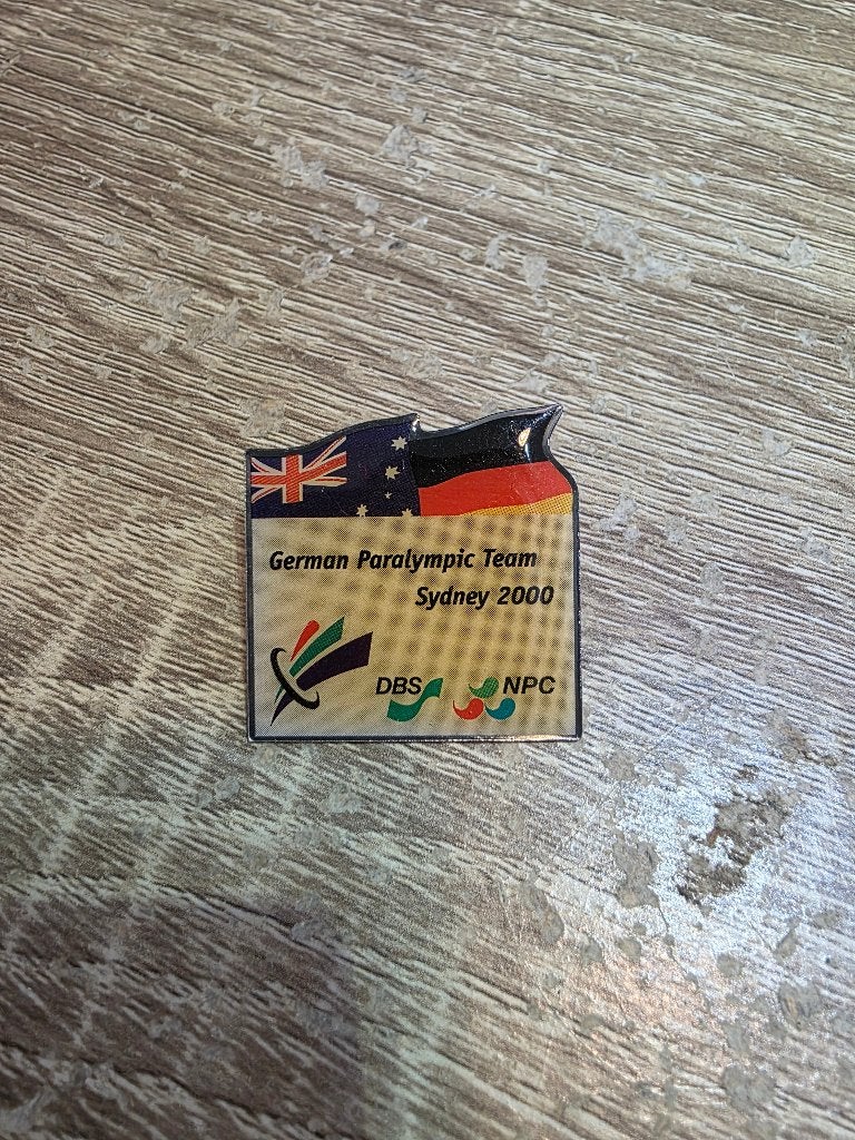 Vintage Duitse Team Pin - Paralympische Spelen Sydney 2000, Ophalen of Verzenden, Gebruikt, Sport, Speldje of Pin